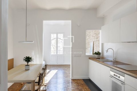 Apartamento en venta en Barcelona, España 2 dormitorios, 81 m2 No. 192682 - foto 2