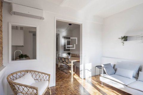 Apartamento en Barcelona, España 2 dormitorios, 81 m2 No. 192682