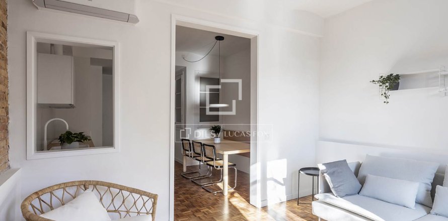 Apartamento en Barcelona, España 2 dormitorios, 81 m2 No. 192682
