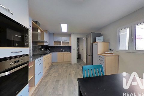 Hus till salu i Tàrrega, Lleida, Spanien 5 sovrum, 335 kvm. Nr. 173178 - foto 4