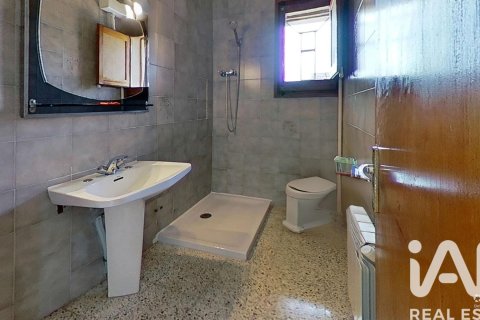 Hus till salu i Tàrrega, Lleida, Spanien 5 sovrum, 335 kvm. Nr. 173178 - foto 18
