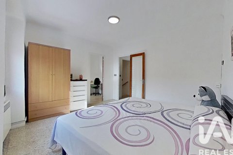 Hus till salu i Tàrrega, Lleida, Spanien 5 sovrum, 335 kvm. Nr. 173178 - foto 28