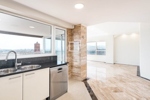 Apartment for sale in Barcelona, Spain 3 bedrooms, 112 sq.m. No. 167986 - photo 17