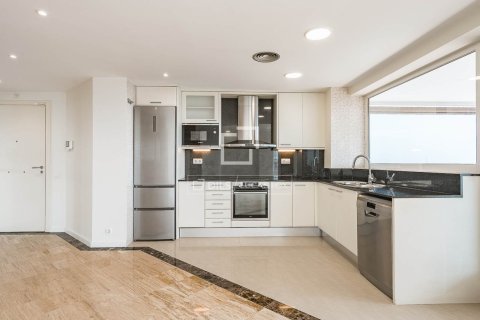 Apartment for sale in Barcelona, Spain 3 bedrooms, 112 sq.m. No. 167986 - photo 15