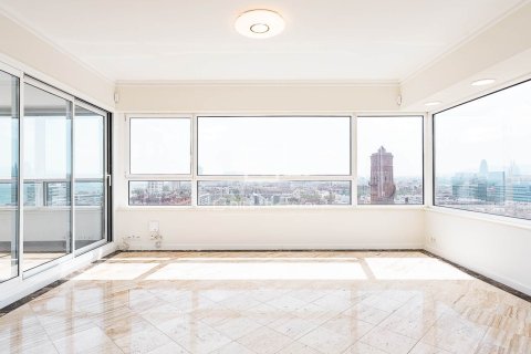 Apartment for sale in Barcelona, Spain 3 bedrooms, 112 sq.m. No. 167986 - photo 4