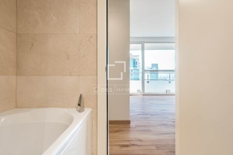 Apartment for sale in Barcelona, Spain 3 bedrooms, 112 sq.m. No. 167986 - photo 30