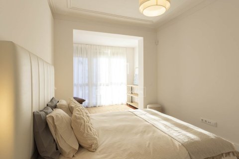Apartment for sale in Barcelona, Spain 3 bedrooms, 110 sq.m. No. 167984 - photo 12