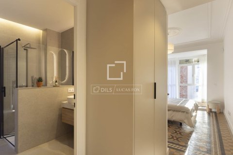 Apartment for sale in Barcelona, Spain 3 bedrooms, 110 sq.m. No. 167984 - photo 15