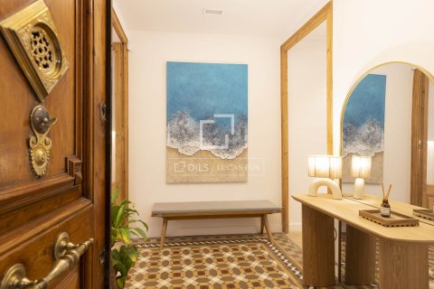 Apartment for sale in Barcelona, Spain 3 bedrooms, 110 sq.m. No. 167984 - photo 24