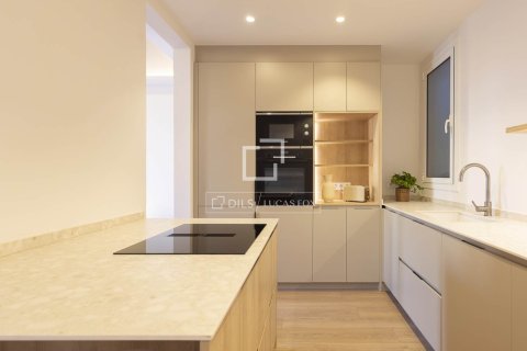 Apartment for sale in Barcelona, Spain 3 bedrooms, 110 sq.m. No. 167984 - photo 8