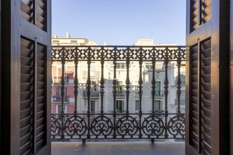 Apartment for sale in Barcelona, Spain 3 bedrooms, 110 sq.m. No. 167984 - photo 26