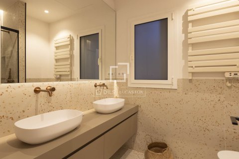 Apartment for sale in Barcelona, Spain 3 bedrooms, 110 sq.m. No. 167984 - photo 18