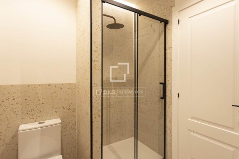 Apartment for sale in Barcelona, Spain 3 bedrooms, 110 sq.m. No. 167984 - photo 20