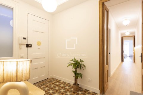 Apartment for sale in Barcelona, Spain 3 bedrooms, 110 sq.m. No. 167984 - photo 22