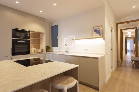 Apartment for sale in Barcelona, Spain 3 bedrooms, 110 sq.m. No. 167984 - photo 7
