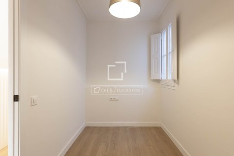 Apartment for sale in Barcelona, Spain 3 bedrooms, 110 sq.m. No. 167984 - photo 30