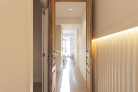 Apartment for sale in Barcelona, Spain 3 bedrooms, 110 sq.m. No. 167984 - photo 29