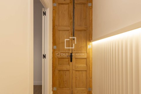 Apartment for sale in Barcelona, Spain 3 bedrooms, 110 sq.m. No. 167984 - photo 28