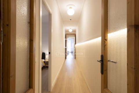 Apartment for sale in Barcelona, Spain 3 bedrooms, 110 sq.m. No. 167984 - photo 21