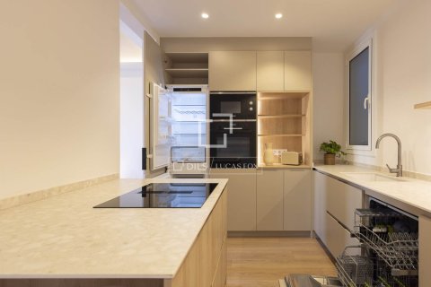 Apartment for sale in Barcelona, Spain 3 bedrooms, 110 sq.m. No. 167984 - photo 9