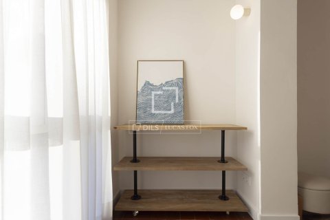Apartment for sale in Barcelona, Spain 3 bedrooms, 110 sq.m. No. 167984 - photo 16