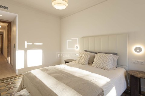 Apartment for sale in Barcelona, Spain 3 bedrooms, 110 sq.m. No. 167984 - photo 11