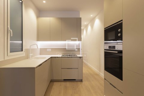 Apartment for sale in Barcelona, Spain 2 bedrooms, 84 sq.m. No. 167981 - photo 8