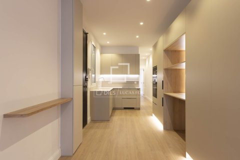 Apartment for sale in Barcelona, Spain 2 bedrooms, 84 sq.m. No. 167981 - photo 5