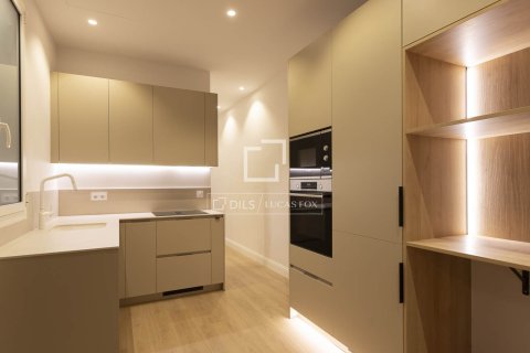 Apartment for sale in Barcelona, Spain 2 bedrooms, 84 sq.m. No. 167981 - photo 12