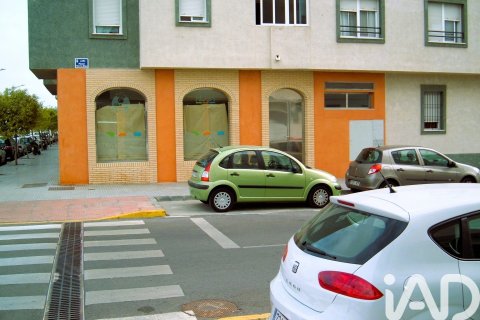 Liikekiinteistö myytävänä San Fernando, Cadiz, Espanja , 204 m2 No. 152499 - kuva 2
