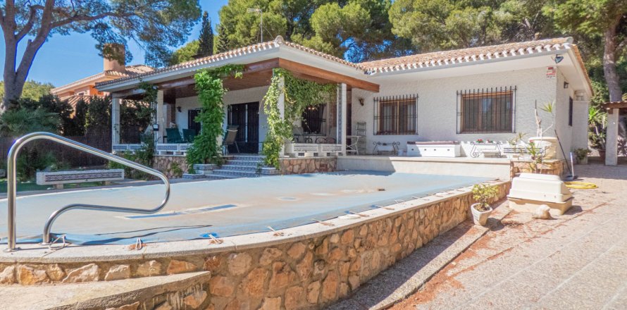 Villa à Dehesa De Campoamor, Alicante, Espagne 6 chambres, 268 m2 No. 151848