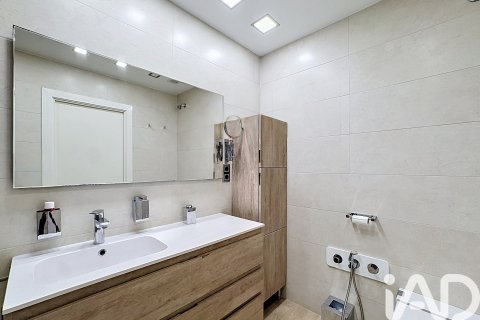 Apartment for sale in Sant Pere de Ribes, Barcelona, Spain 4 bedrooms, 206 sq.m. No. 172232 - photo 16