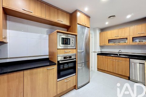 Apartment for sale in Sant Pere de Ribes, Barcelona, Spain 4 bedrooms, 206 sq.m. No. 172232 - photo 8