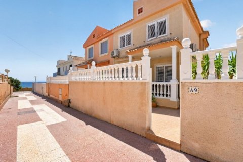 Casa adosada en venta en Cabo Cervera-Playa la Mata, Alicante, España 3 dormitorios, 104 m2 No. 189497 - foto 1