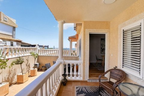Casa adosada en venta en Cabo Cervera-Playa la Mata, Alicante, España 3 dormitorios, 104 m2 No. 189497 - foto 4