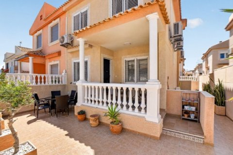 Casa adosada en venta en Cabo Cervera-Playa la Mata, Alicante, España 3 dormitorios, 104 m2 No. 189497 - foto 2