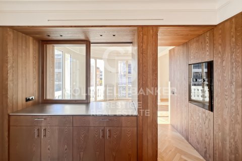 Lägenhet till salu i Barcelona, Spanien 4 sovrum, 220 kvm. Nr. 160436 - foto 11