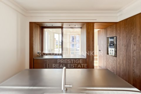 Lägenhet till salu i Barcelona, Spanien 4 sovrum, 220 kvm. Nr. 160436 - foto 7