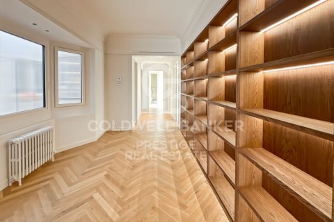 Lägenhet till salu i Barcelona, Spanien 4 sovrum, 220 kvm. Nr. 160436 - foto 6