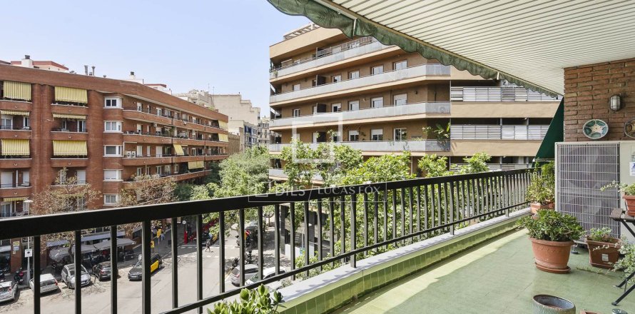 Apartamento en Barcelona, España 3 dormitorios, 118 m2 No. 167573