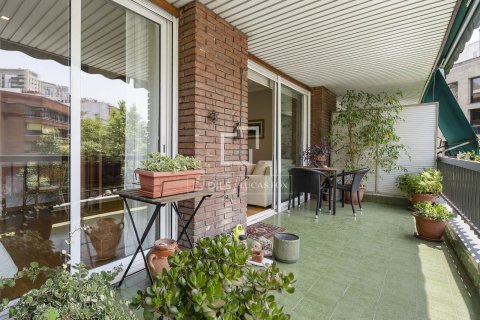 Apartamento en venta en Barcelona, España 3 dormitorios, 118 m2 No. 167573 - foto 2