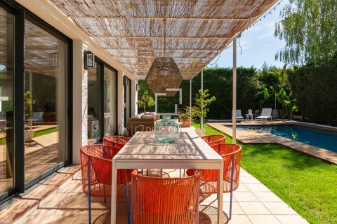 Villa en venta en Sant Cugat del Vallès, Barcelona, España 5 dormitorios, 300 m2 No. 167563 - foto 4