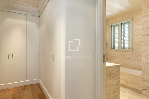 Apartament w Barcelona, Hiszpania 4 sypialnie, 226 mkw. nr 150908 – zdjęcie 17