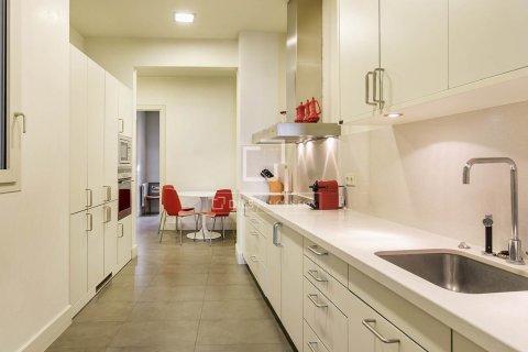 Apartament w Barcelona, Hiszpania 4 sypialnie, 226 mkw. nr 150908 – zdjęcie 9