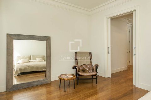 Apartament w Barcelona, Hiszpania 4 sypialnie, 226 mkw. nr 150908 – zdjęcie 16