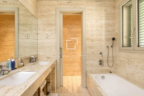 Apartament w Barcelona, Hiszpania 4 sypialnie, 226 mkw. nr 150908 – zdjęcie 19