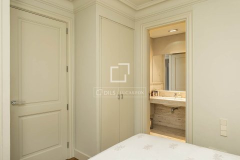 Apartament w Barcelona, Hiszpania 4 sypialnie, 226 mkw. nr 150908 – zdjęcie 21