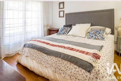 Townhouse for sale in Arnedo, La Rioja, Spain 4 bedrooms, 387 sq.m. No. 187830 - photo 9