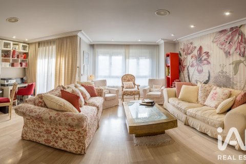 Townhouse for sale in Arnedo, La Rioja, Spain 4 bedrooms, 387 sq.m. No. 187830 - photo 1