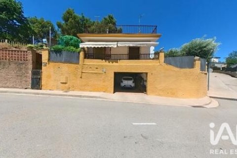 House for sale in Fonollosa, Barcelona, Spain 3 bedrooms, 167 sq.m. No. 187826 - photo 1